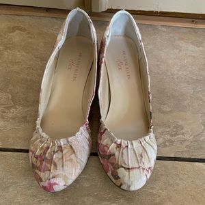 Anne Klein iflex wedges size 6. Like new multi color
